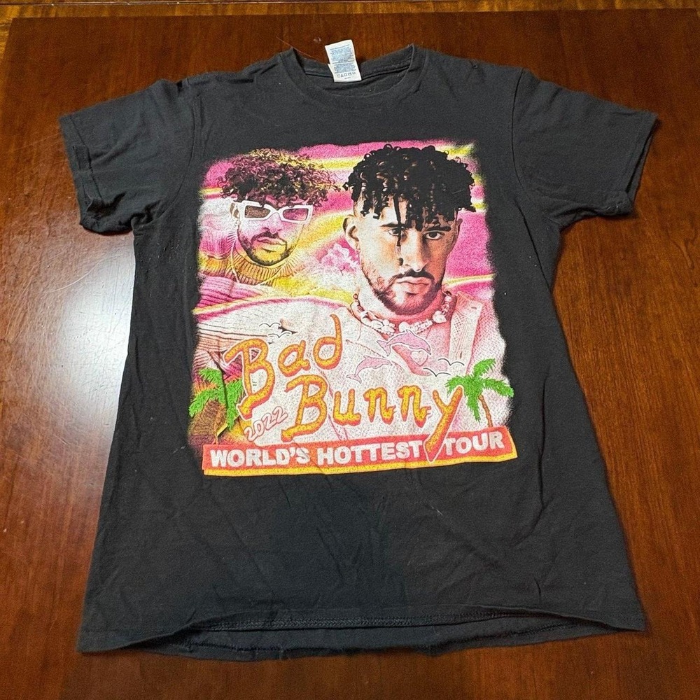 Bad Bunny 2022 World's Hottest Tour Graphic Tee Small